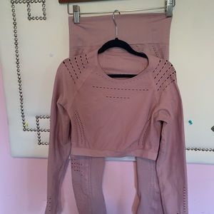 Seamless workout leggings and crop top small
